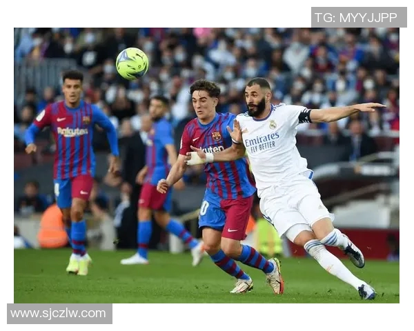 皇马伪九号战术击溃巴萨防线！安切洛蒂欧冠赛场战术解析